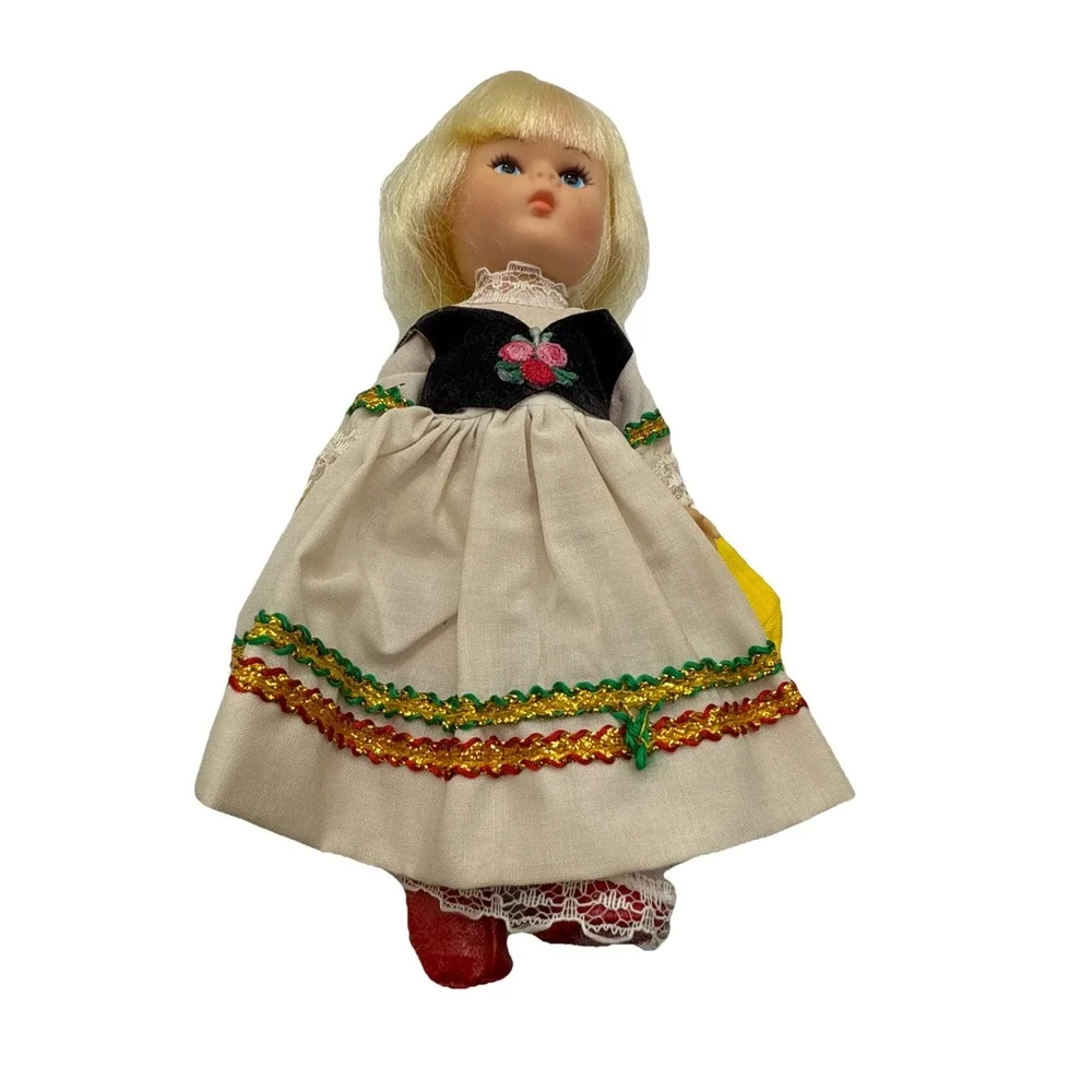 3 Vintage‎ International Costume Dolls -